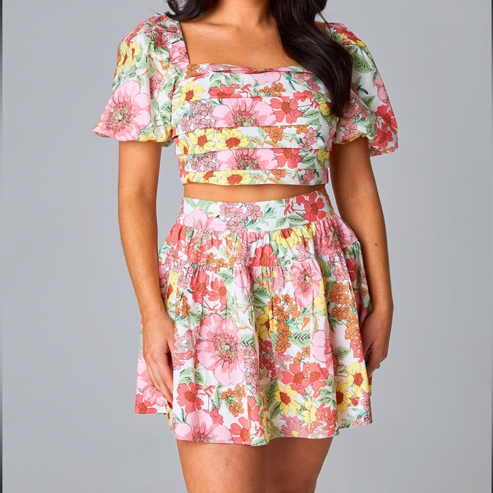 Cutest floral two piece set from BuddyLove. Size Medium. NWT